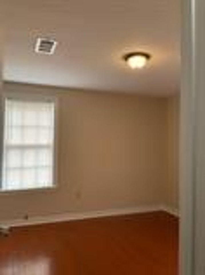 2347 Rhodes Ave - Photo 7 of 7