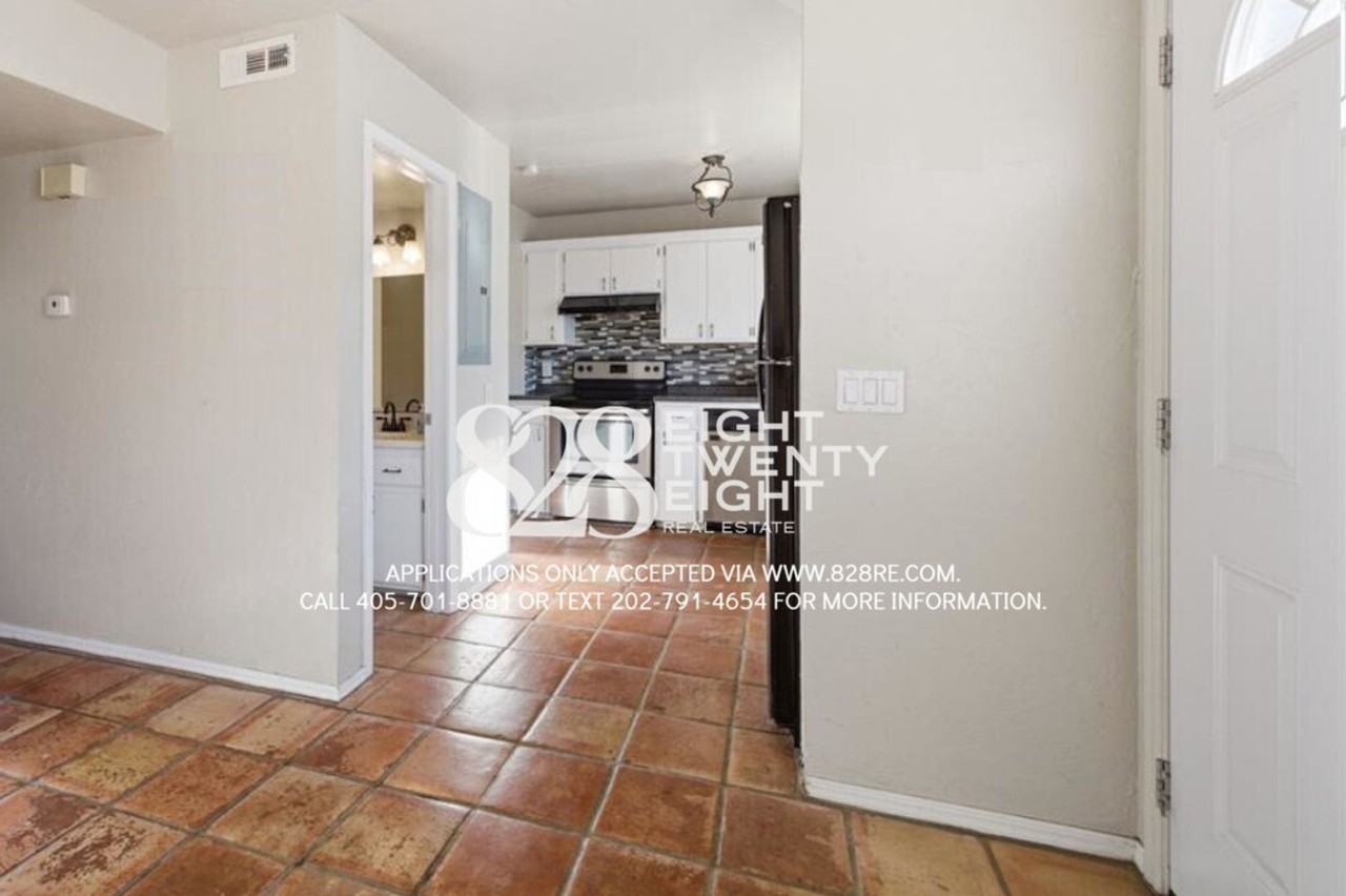 1612 Claudia Dr - Photo 2 of 4