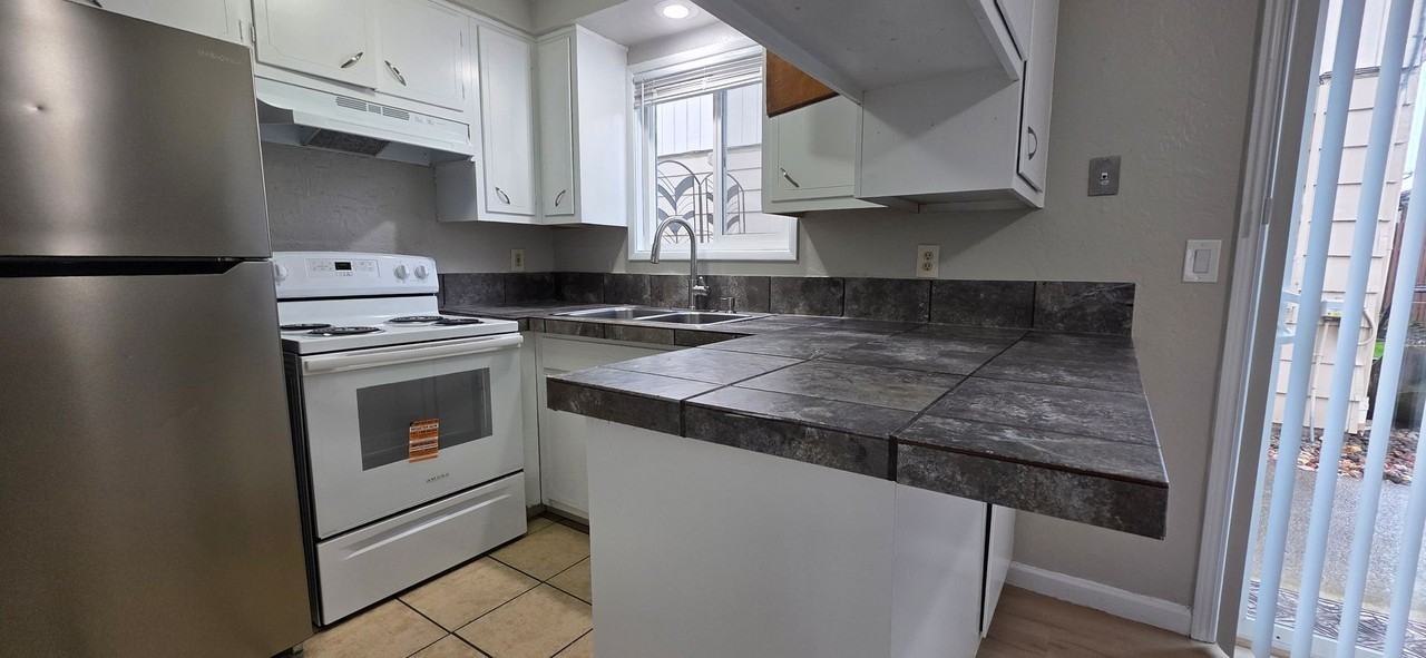494-D Street - Photo 3 of 23