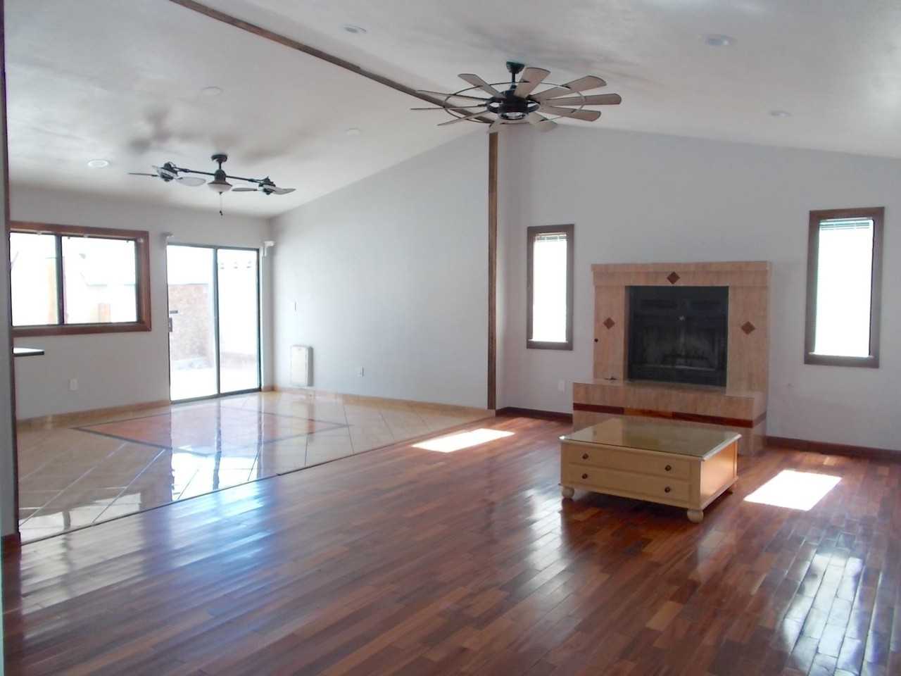 6080 Desert Sun Dr - Photo 3 of 29