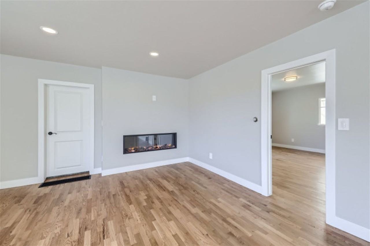 921 Walnut St - Photo 6 of 7