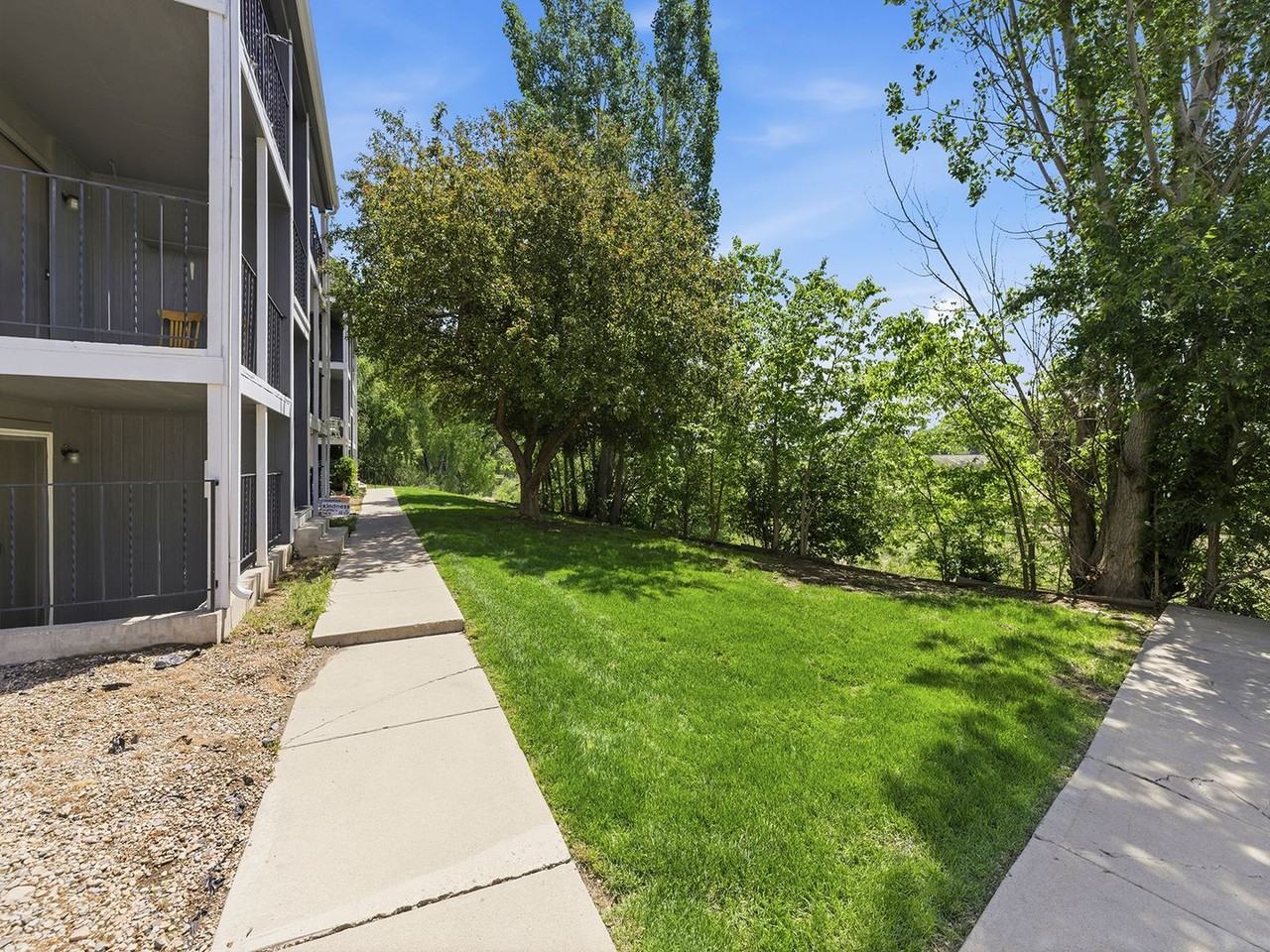 1684 Riverside Ave - Photo 3 of 15