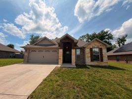 featured image of 1104 Lakeview Dr