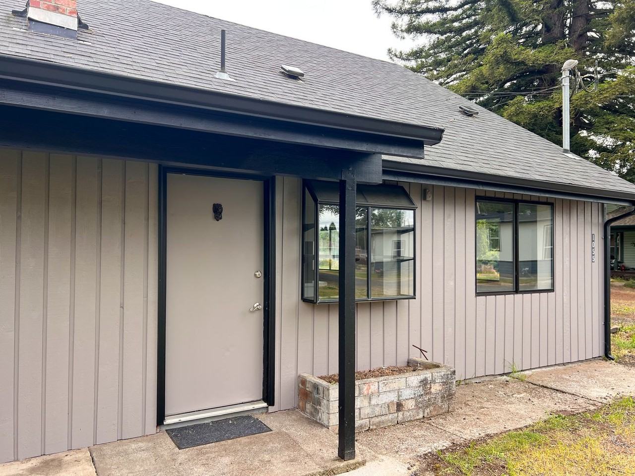 1055 River St - Photo 3 of 23