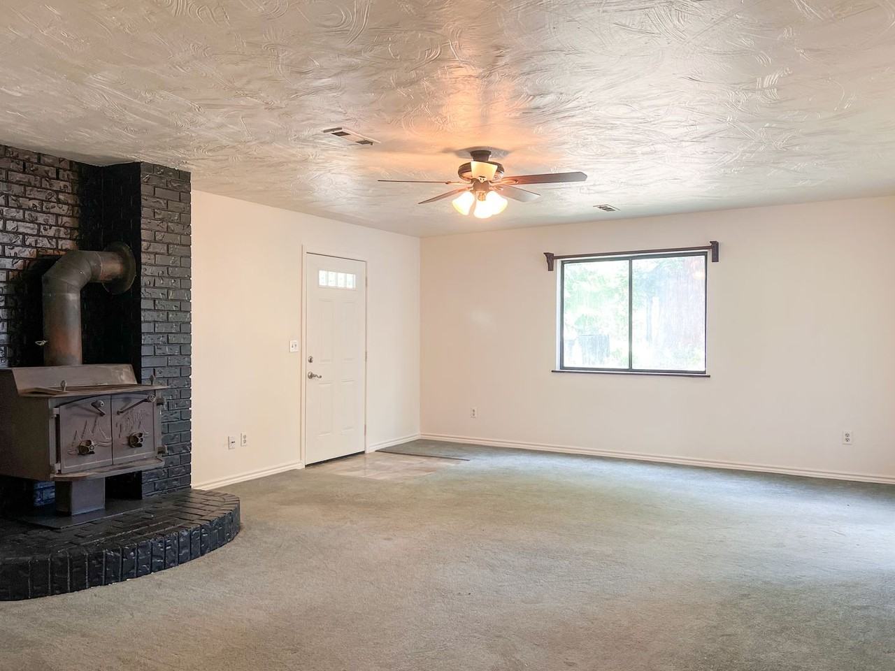 1055 River St - Photo 5 of 23