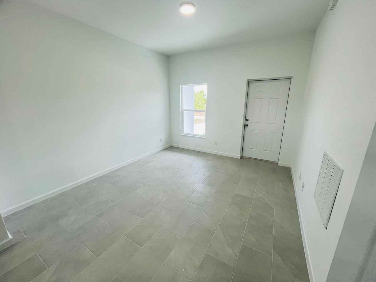 648 Sunflower Ave S - Photo 3 of 10