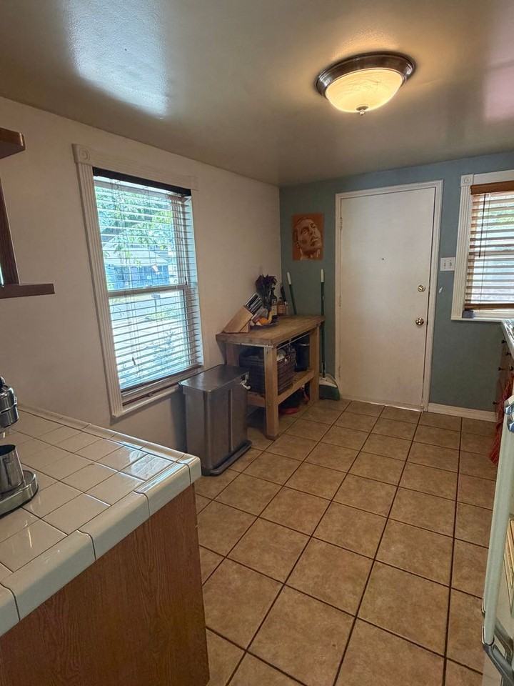 130 W Westwood Ave - Photo 3 of 45
