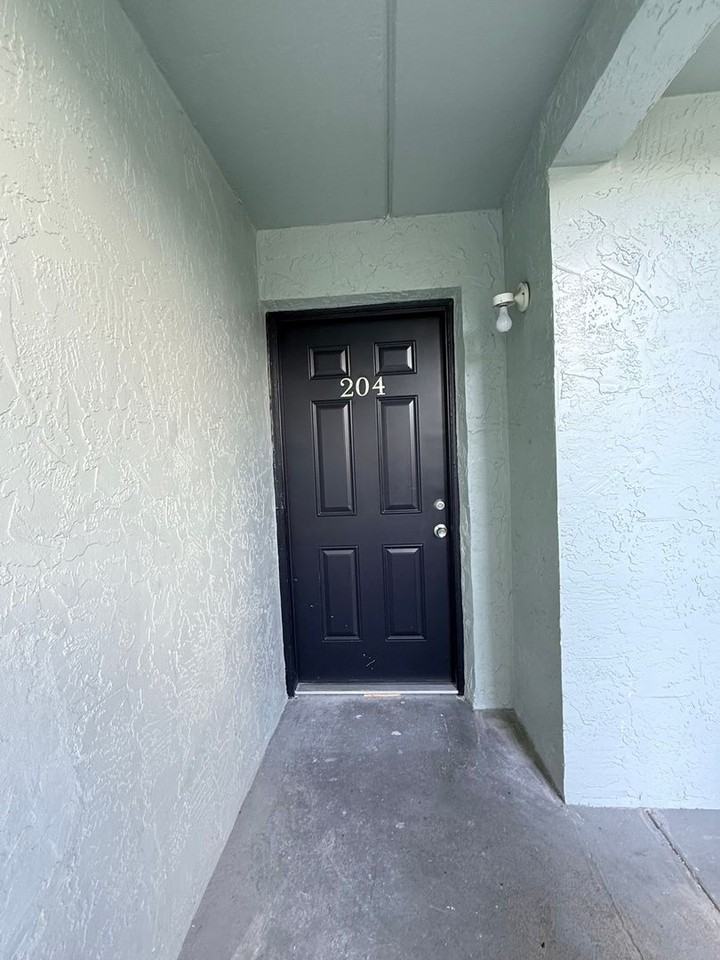 14417 Americana Cir - Photo 5 of 30