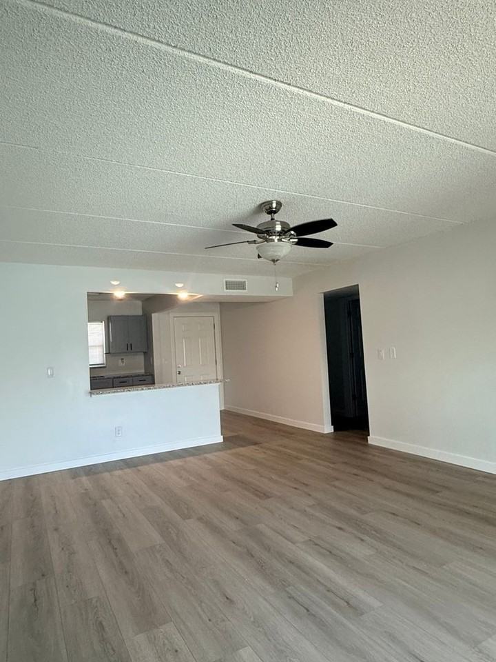 14417 Americana Cir - Photo 7 of 30