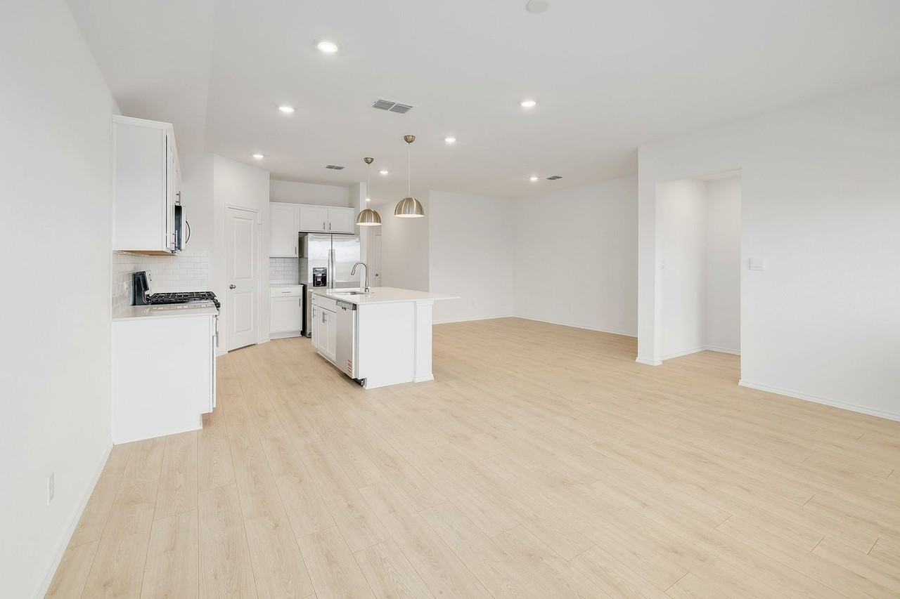 358 San Juan Trl - Photo 2 of 22