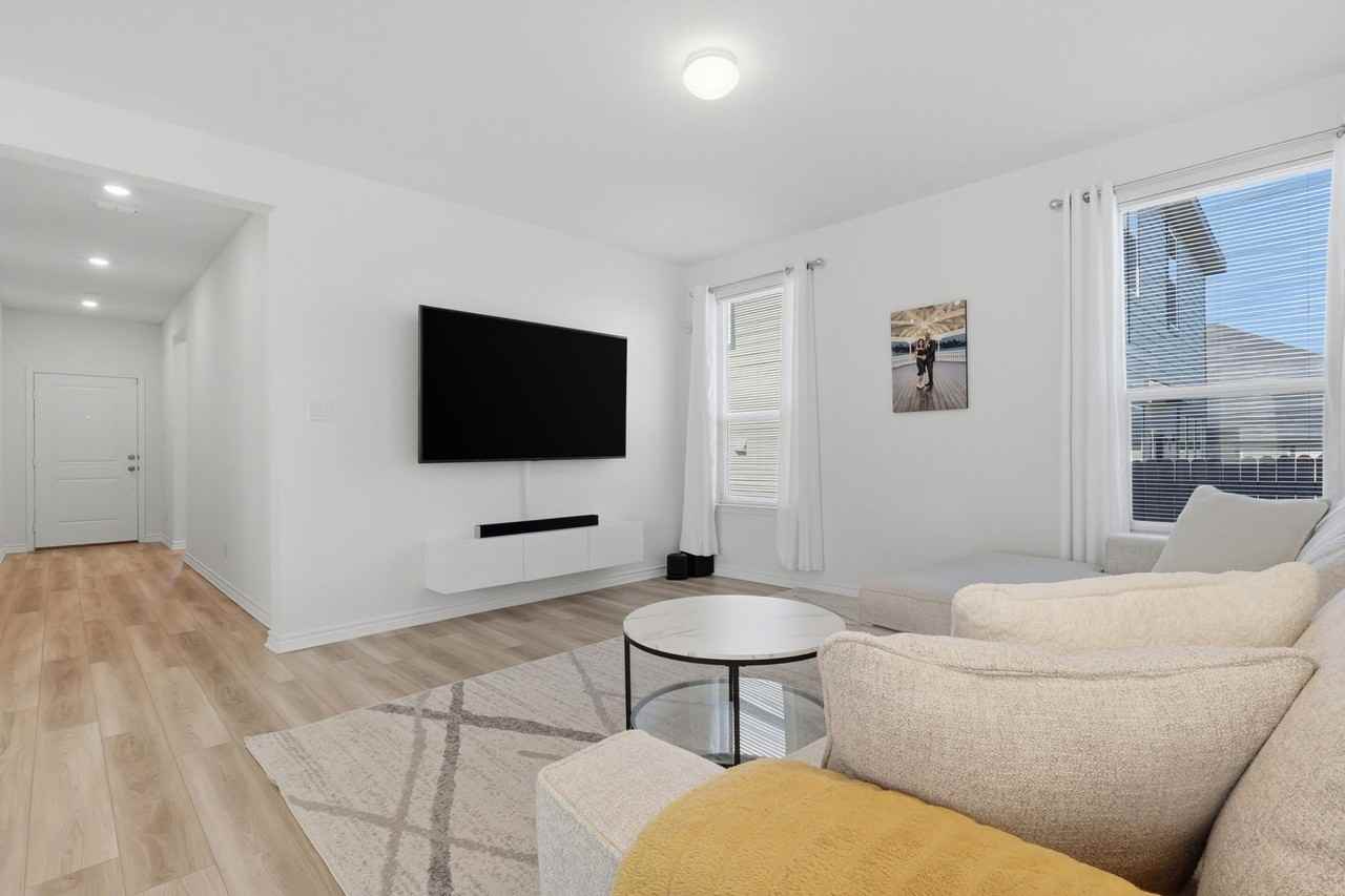 15415 Oceanus Dr - Photo 3 of 26
