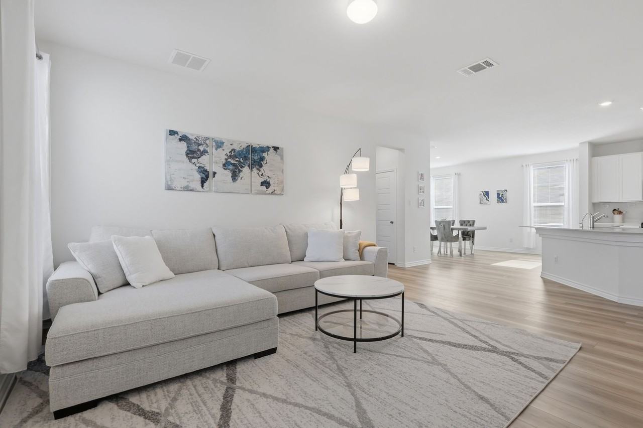 15415 Oceanus Dr - Photo 4 of 26