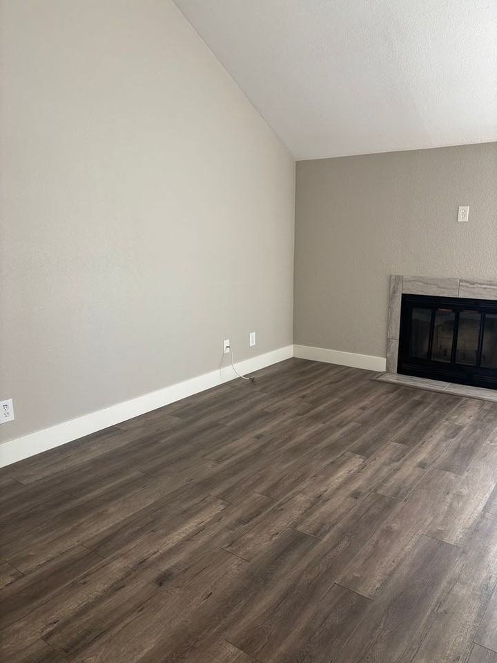 208 Courtyards E - Photo 3 of 18