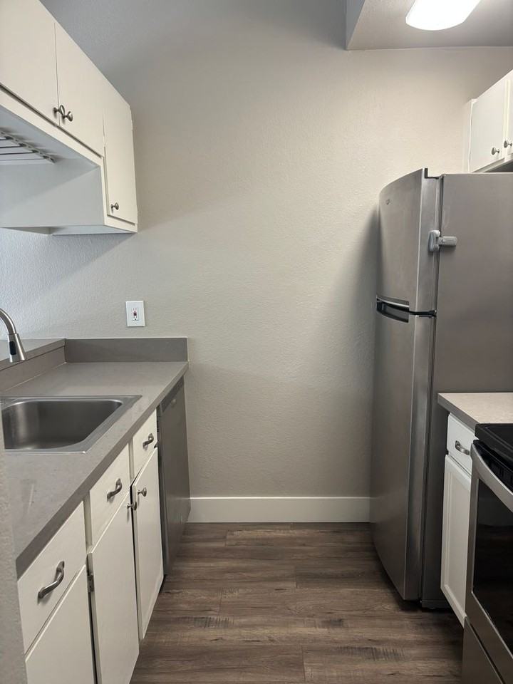 208 Courtyards E - Photo 7 of 18