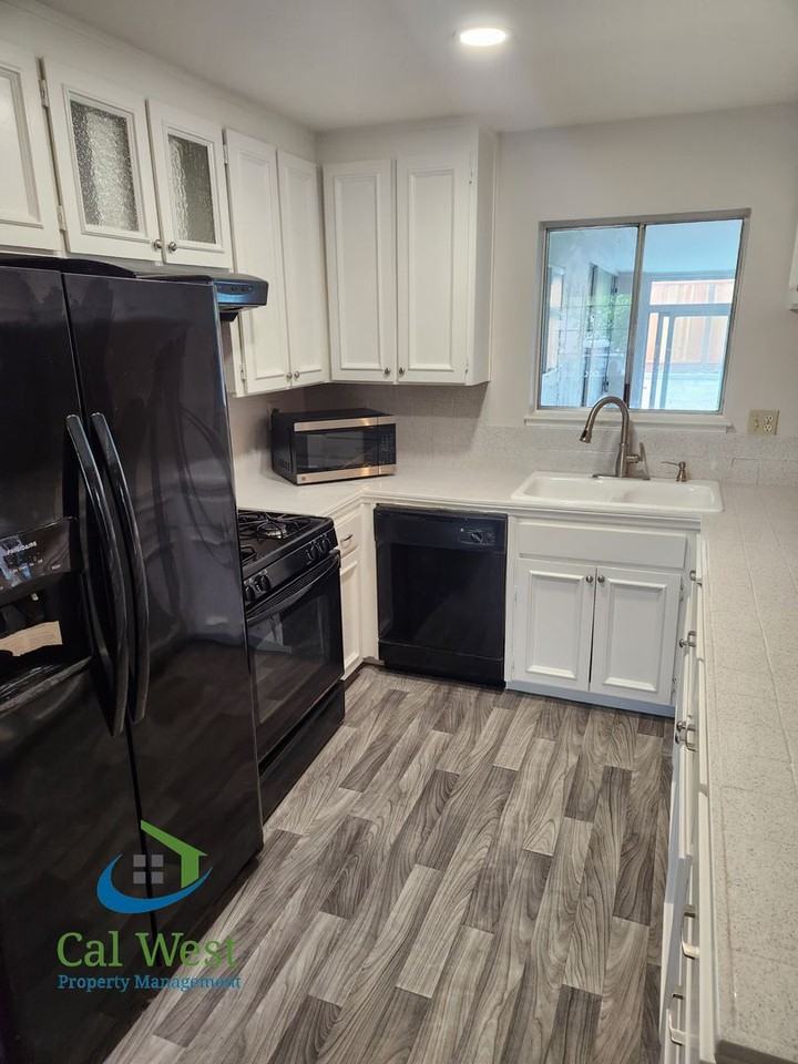 720 River Falls Dr - Photo 3 of 13