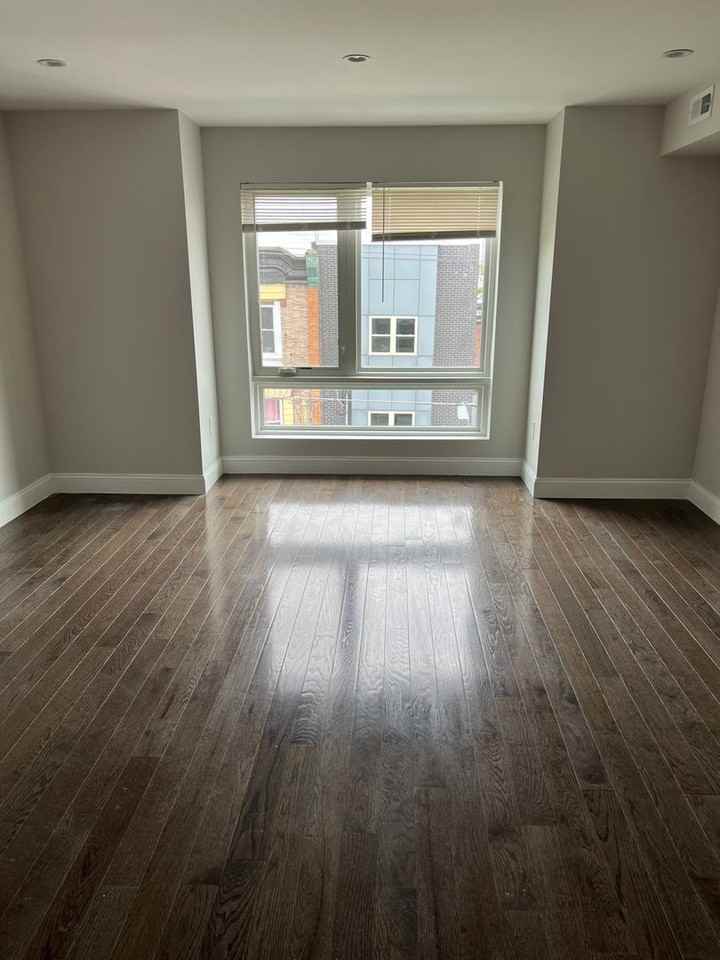 1703 S 22nd St - Photo 4 of 34