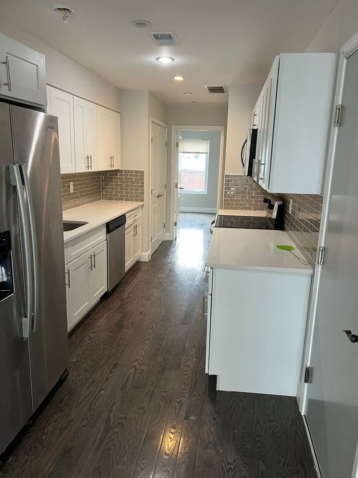 1703 S 22nd St - Photo 6 of 34