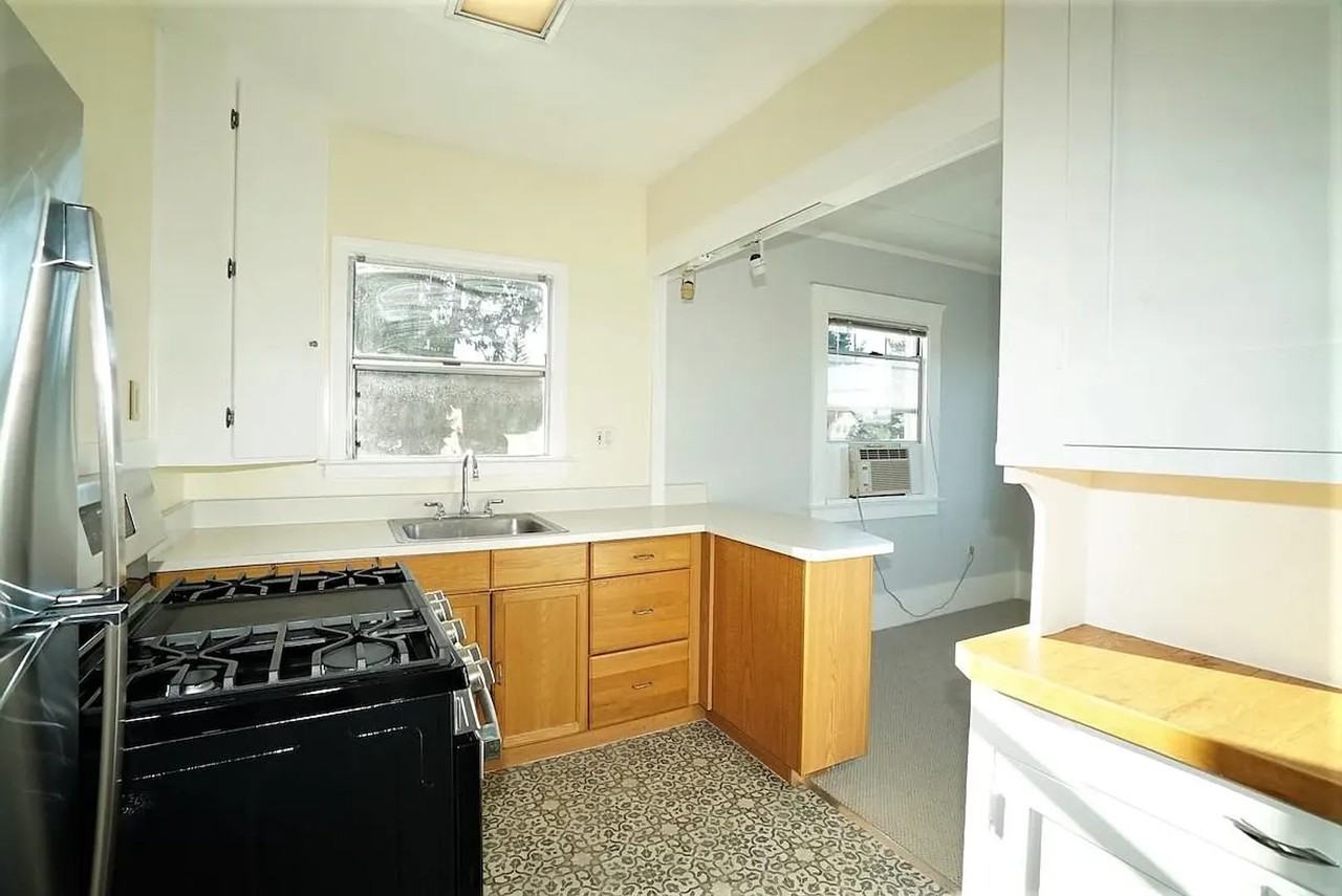 1305 Everett Ave - Photo 2 of 15