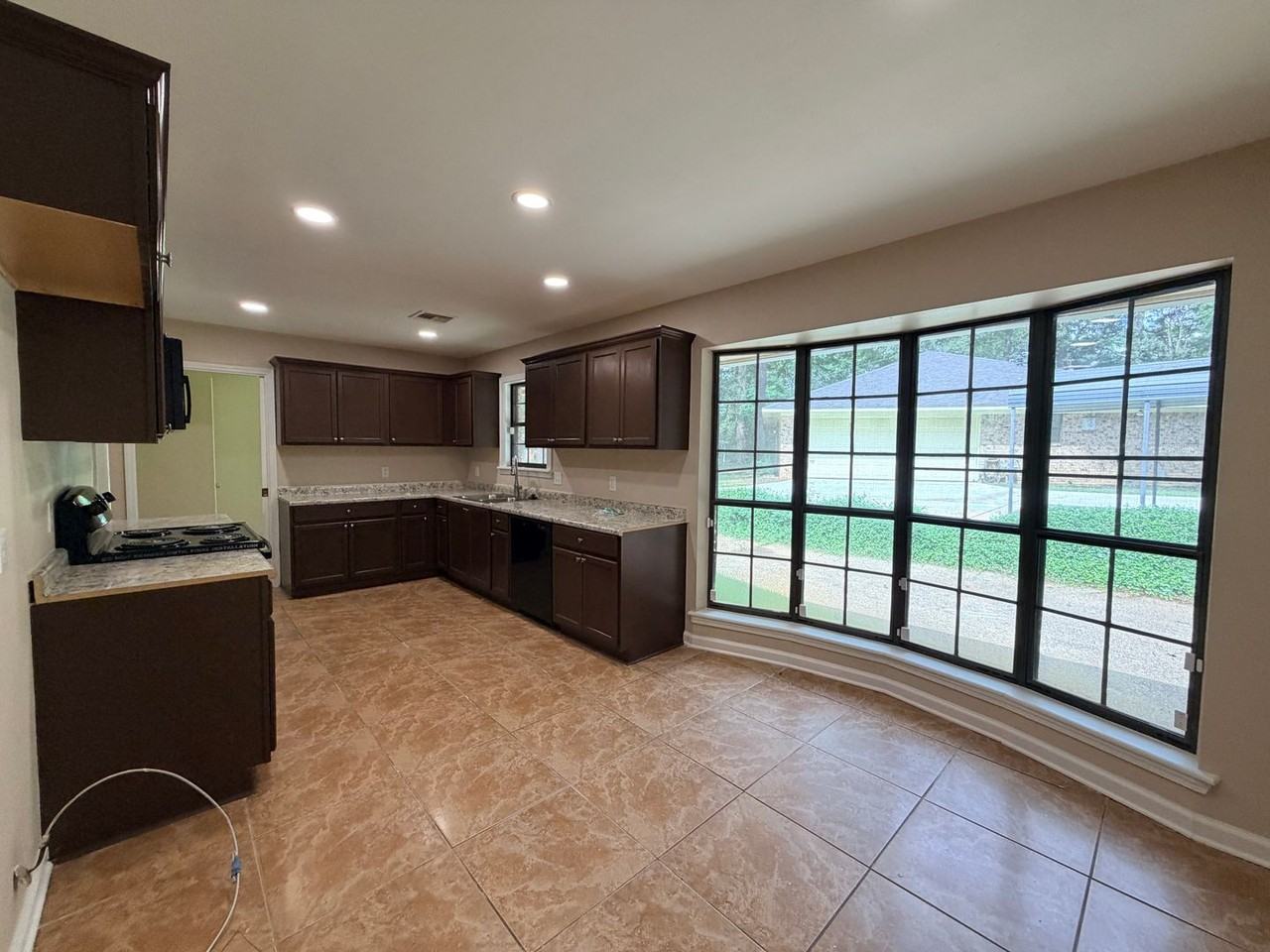 5047 Town North Dr - Photo 3 of 32