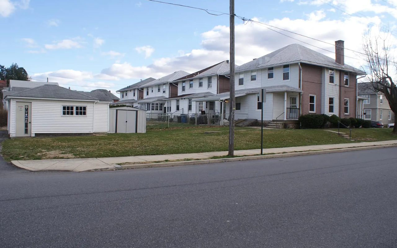130 N Walnut St - Photo 2 of 18