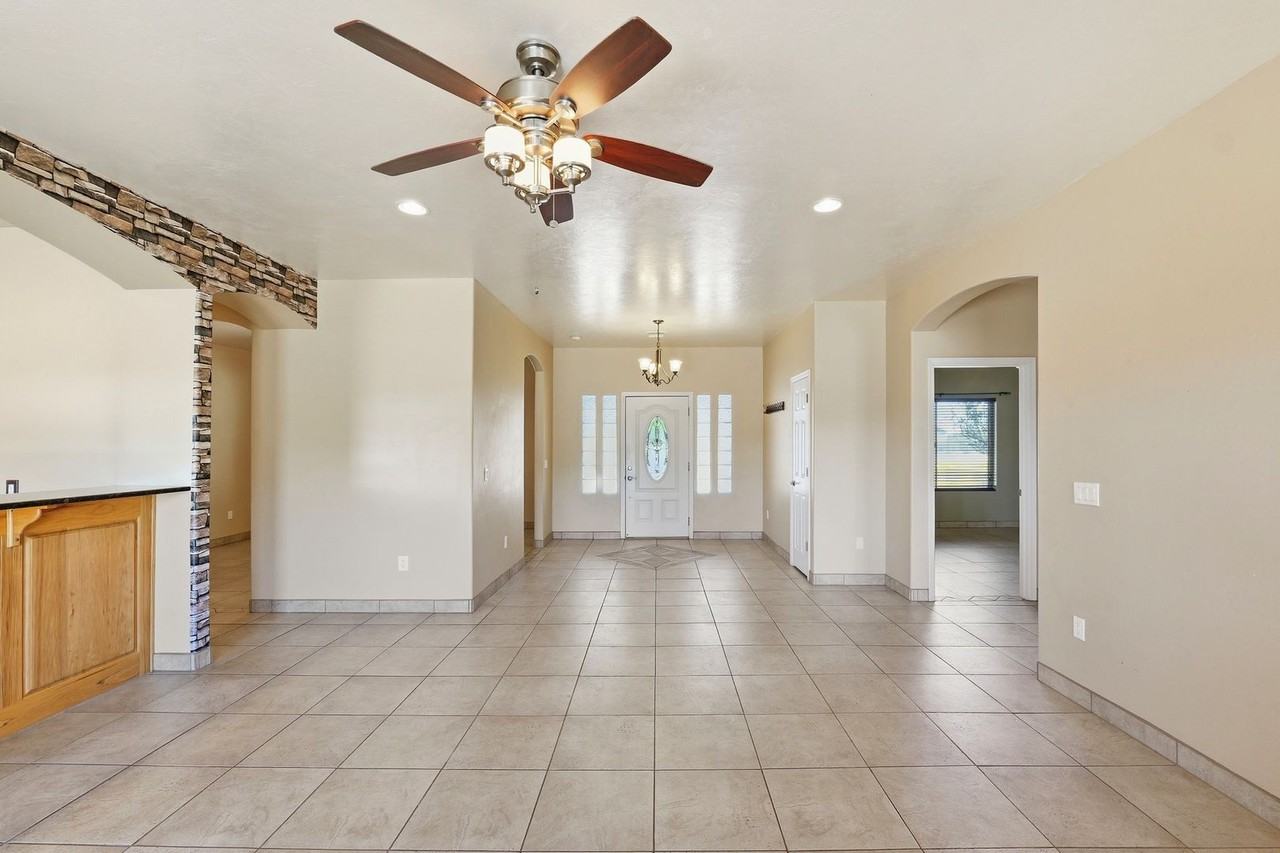 4212 S Hackberry Dr - Photo 4 of 40
