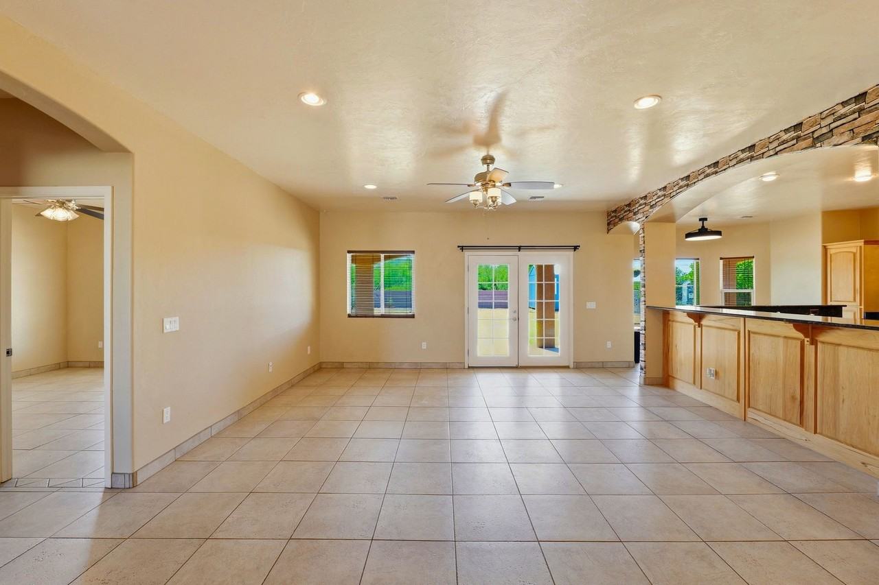 4212 S Hackberry Dr - Photo 5 of 40