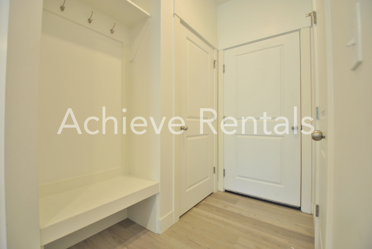 419 W 25 N - Photo 6 of 17