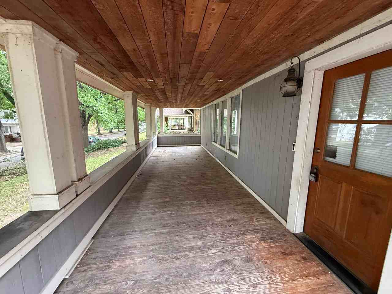 1414 S Carson Ave - Photo 2 of 17