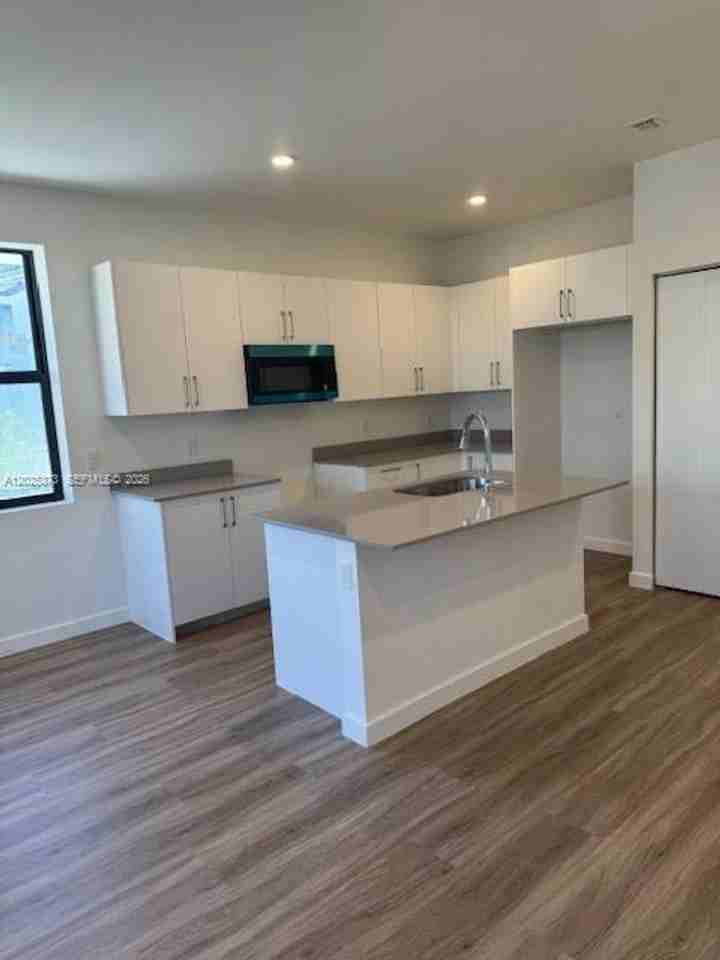 152 152 NW 10th Terrace 152 D - Photo 4 of 14