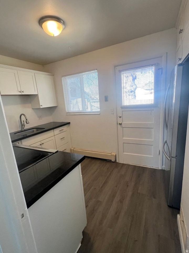 291 E Welby Ave - Photo 7 of 18