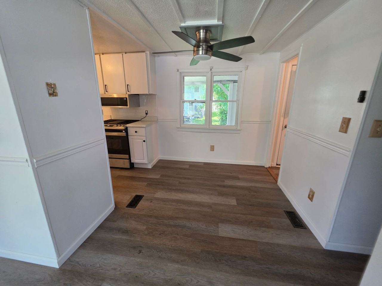 470 Washington St - Photo 7 of 21