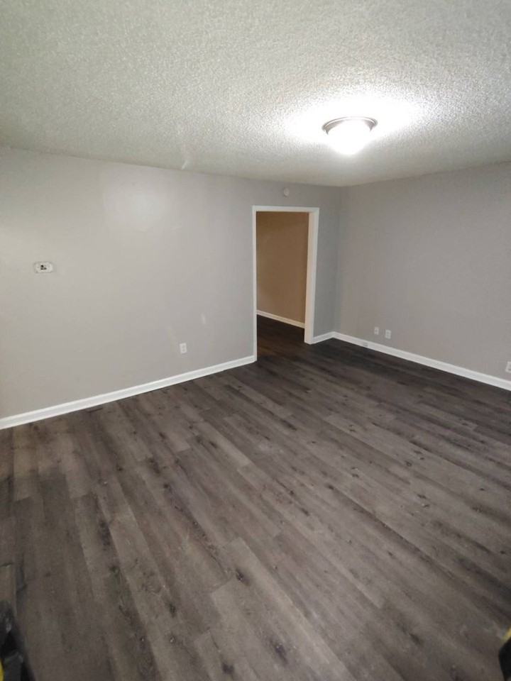 2659 Windsor Pkwy - Photo 2 of 10