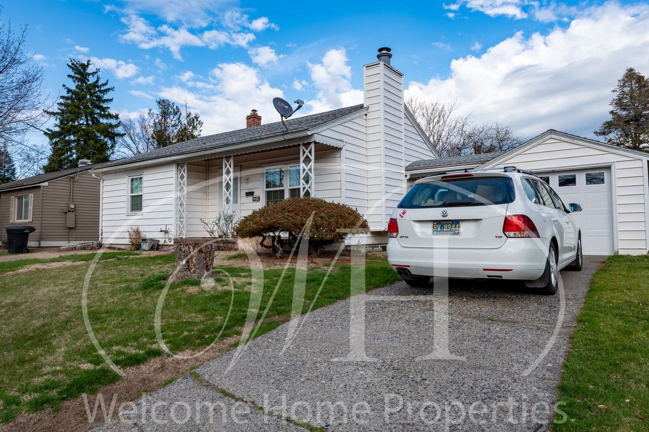 1432 Bonsella St - Photo 3 of 27