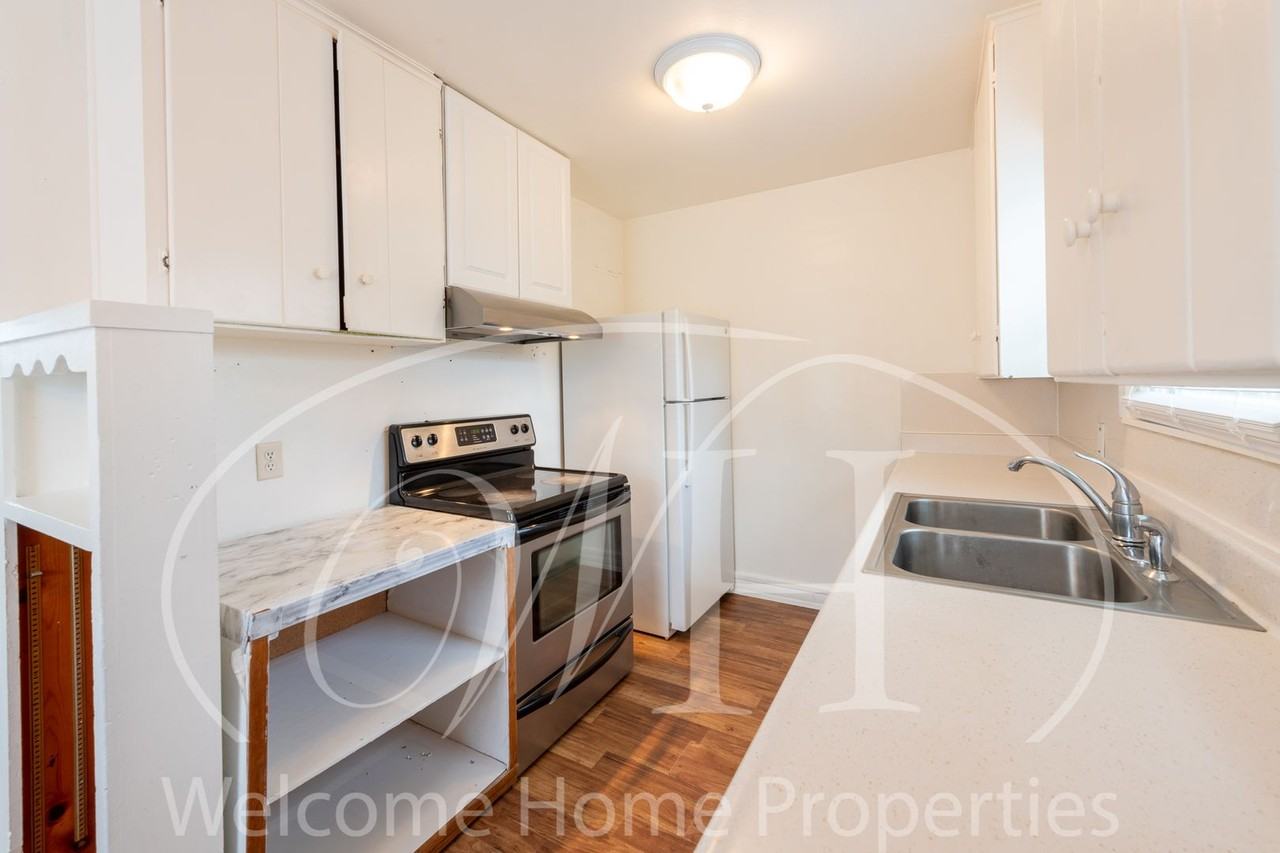 1432 Bonsella St - Photo 4 of 27
