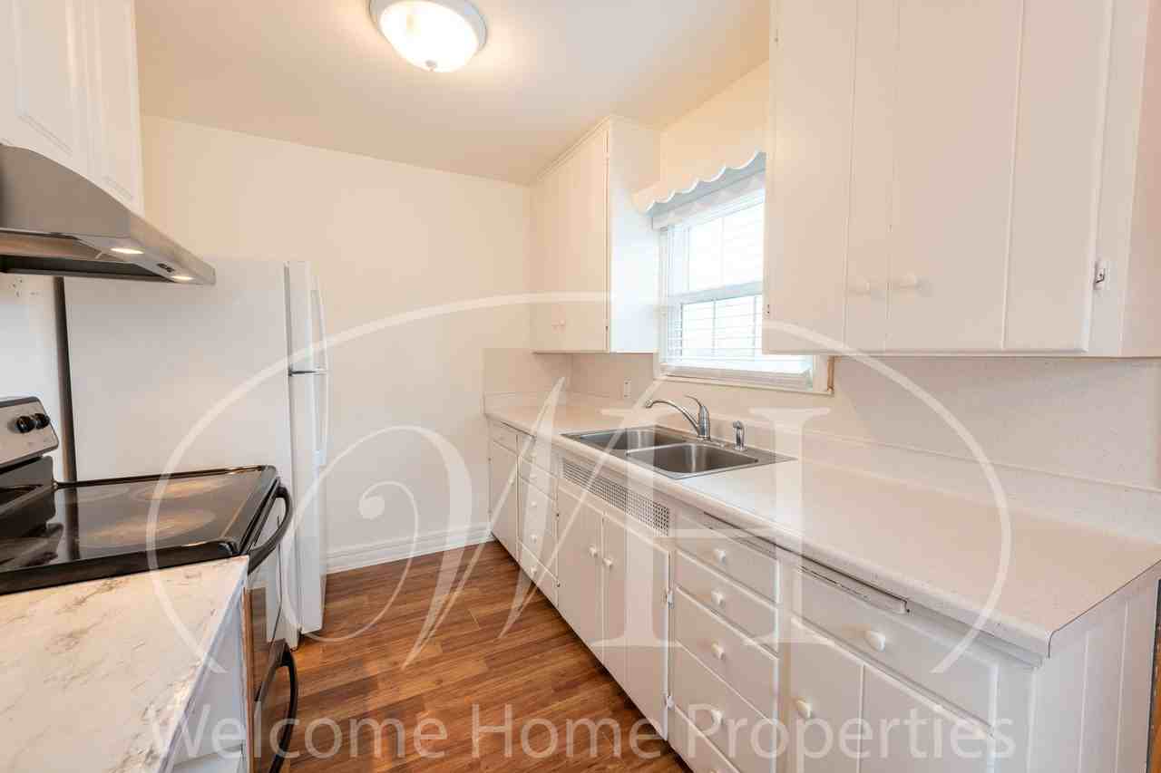 1432 Bonsella St - Photo 5 of 27