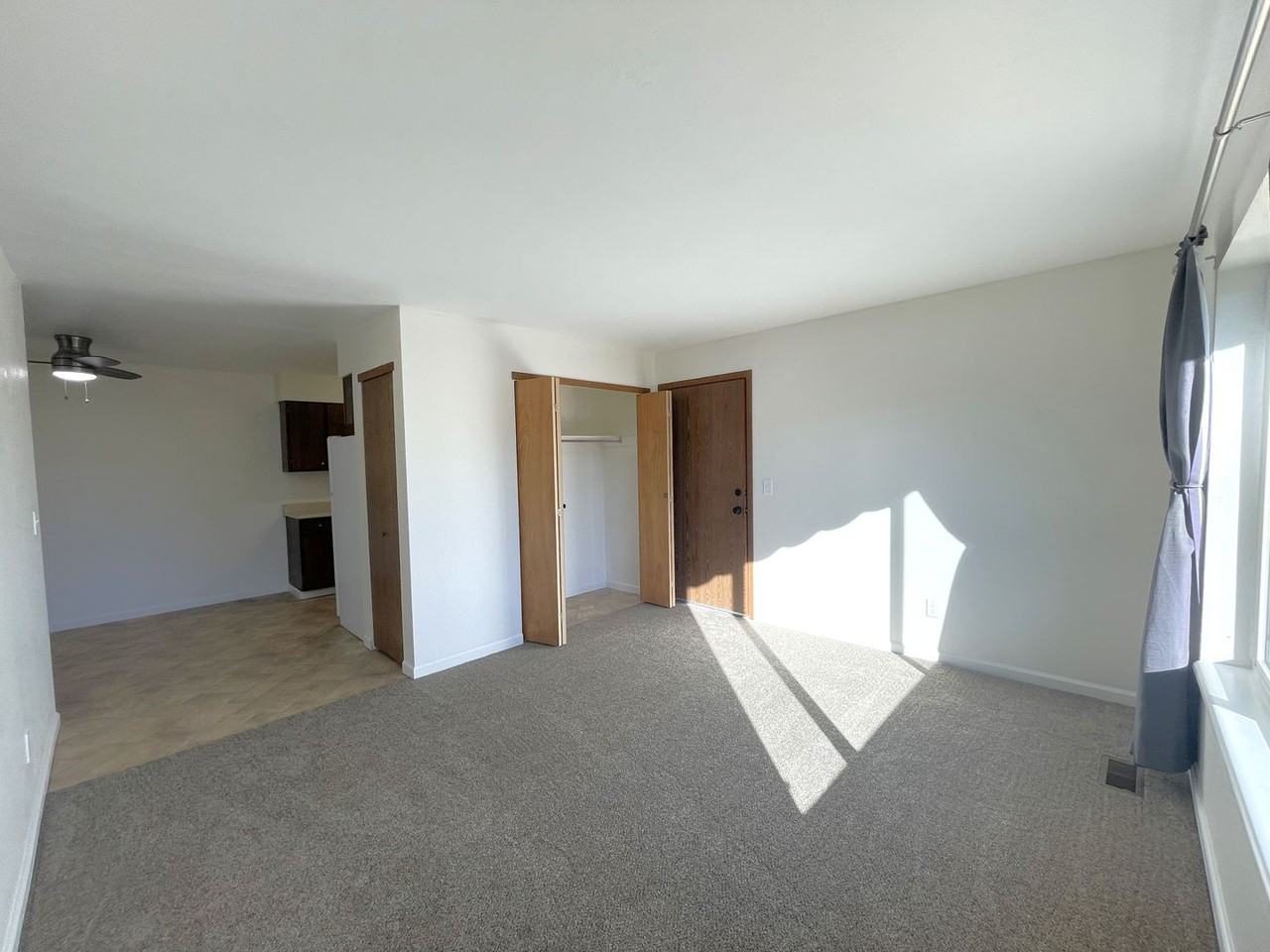 380 Paradise Cir #E7 - Photo 3 of 23