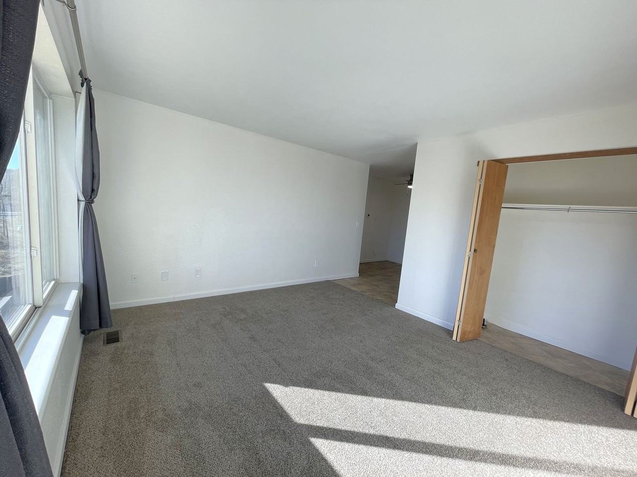 380 Paradise Cir #E7 - Photo 4 of 23