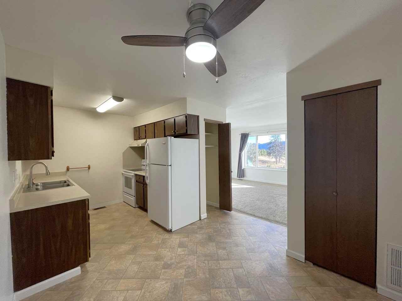 380 Paradise Cir #E7 - Photo 5 of 23