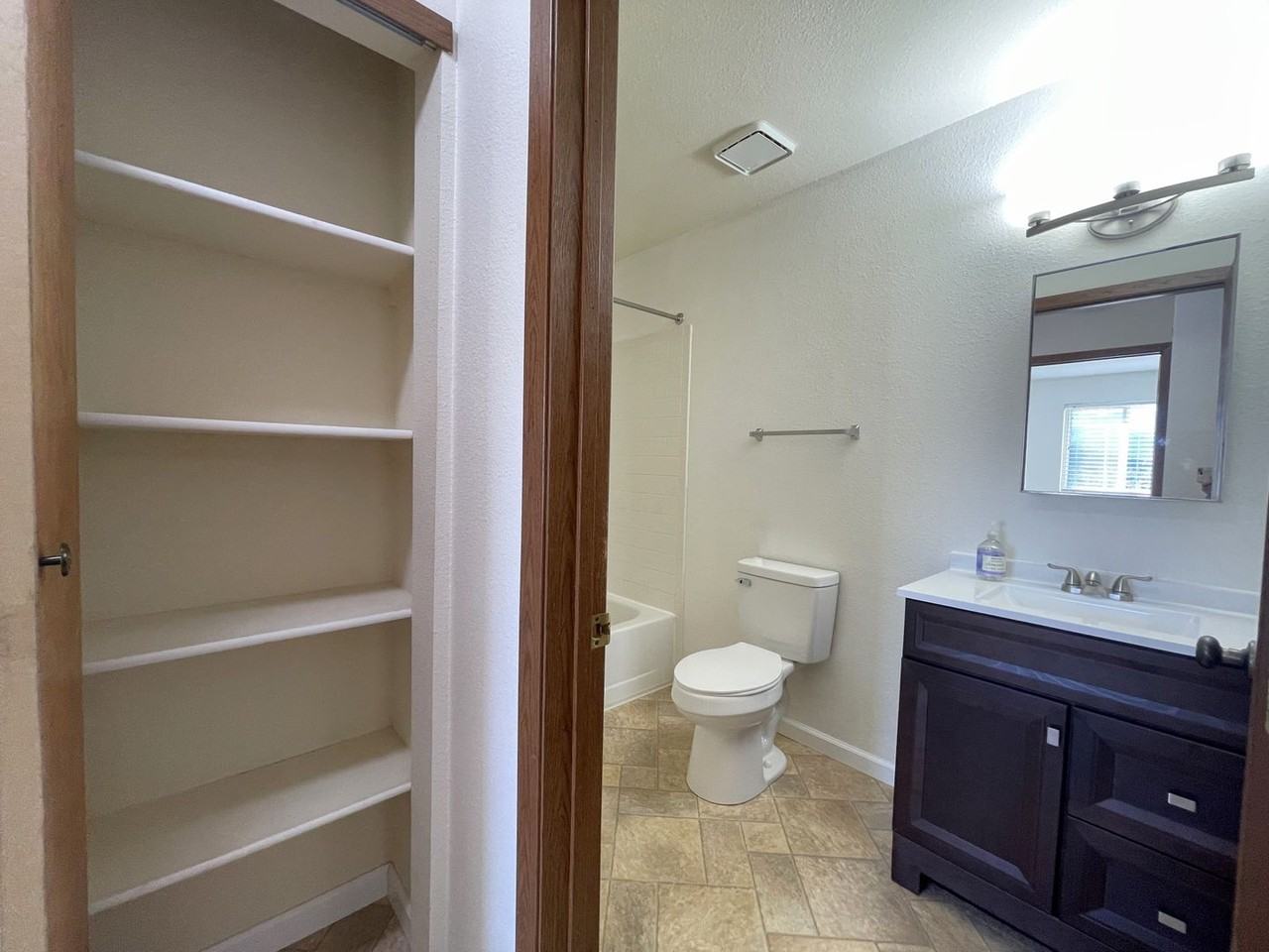 380 Paradise Cir #E7 - Photo 6 of 23