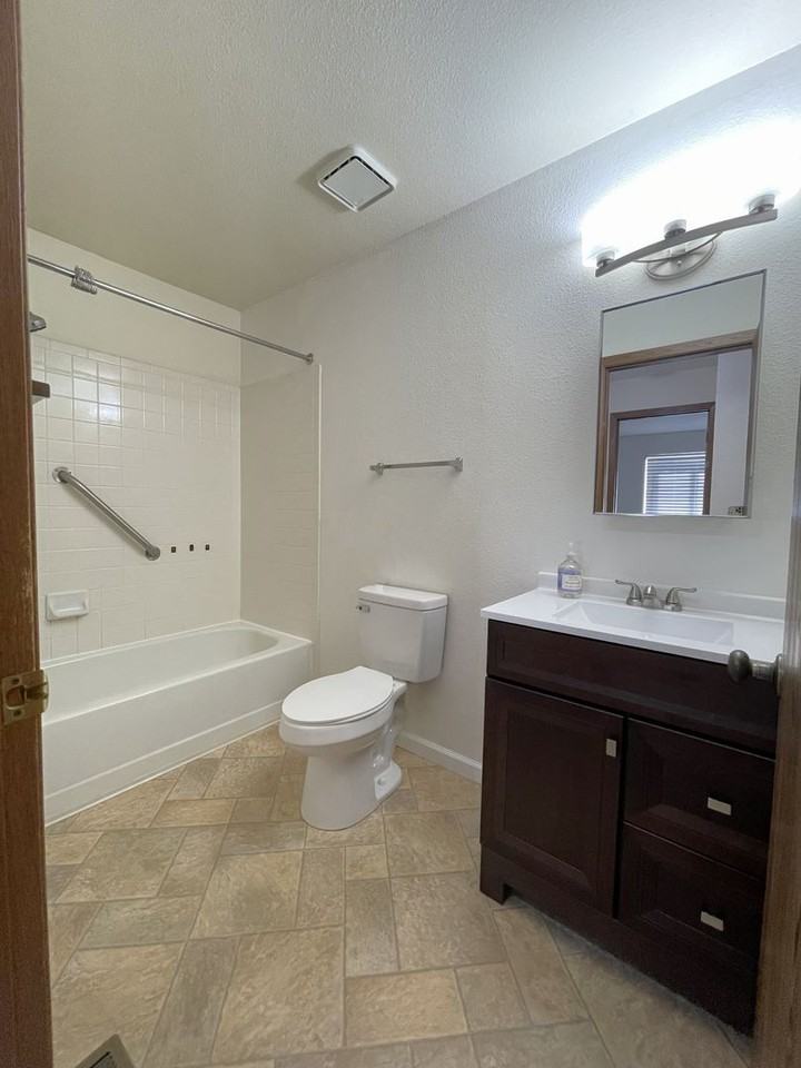 380 Paradise Cir #E7 - Photo 7 of 23