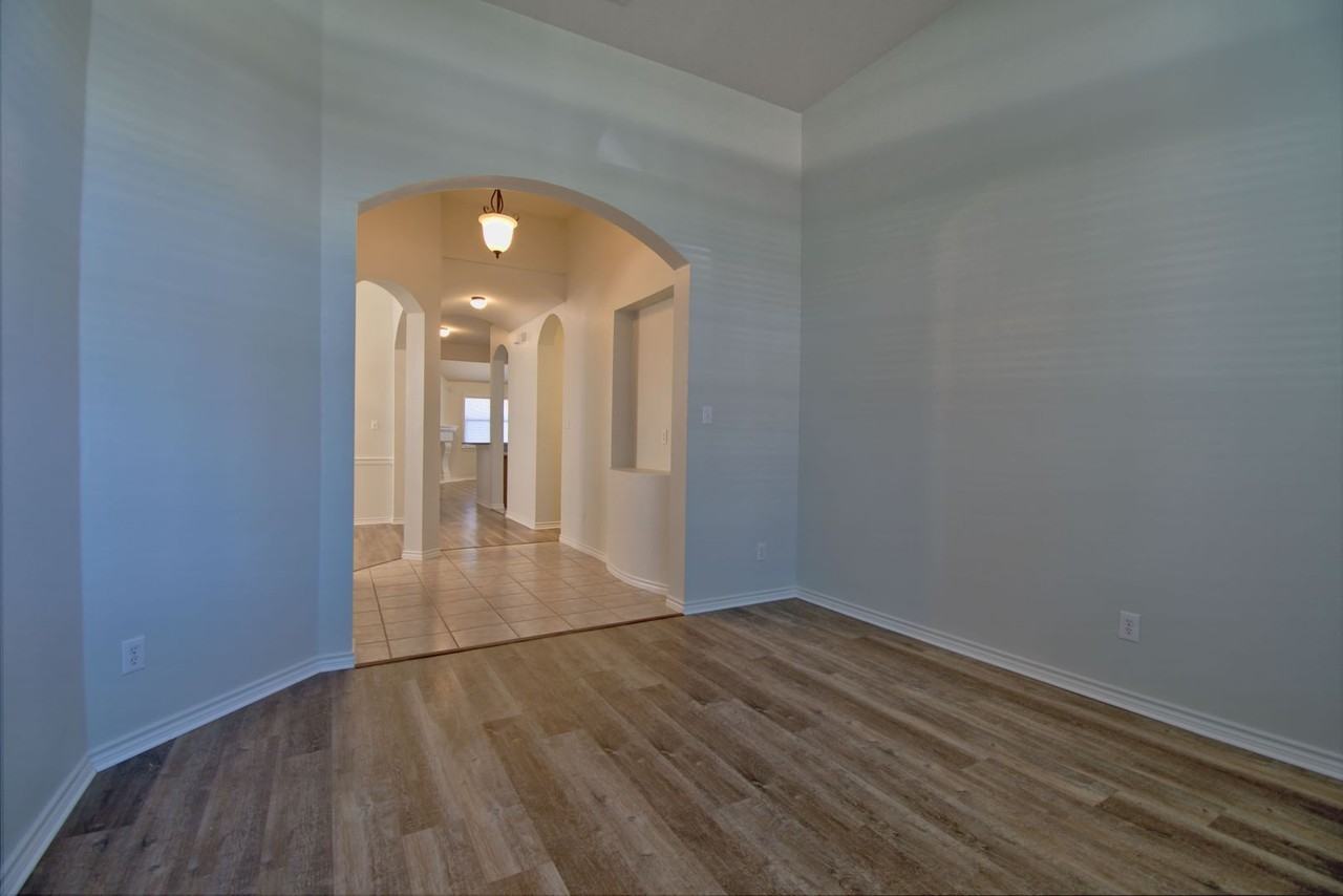 125 Justin Leonard Dr - Photo 7 of 32