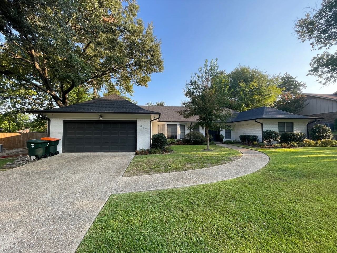 817 Spring Creek Dr - Photo 2 of 23
