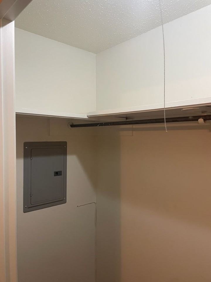 817 Spring Creek Dr - Photo 4 of 23