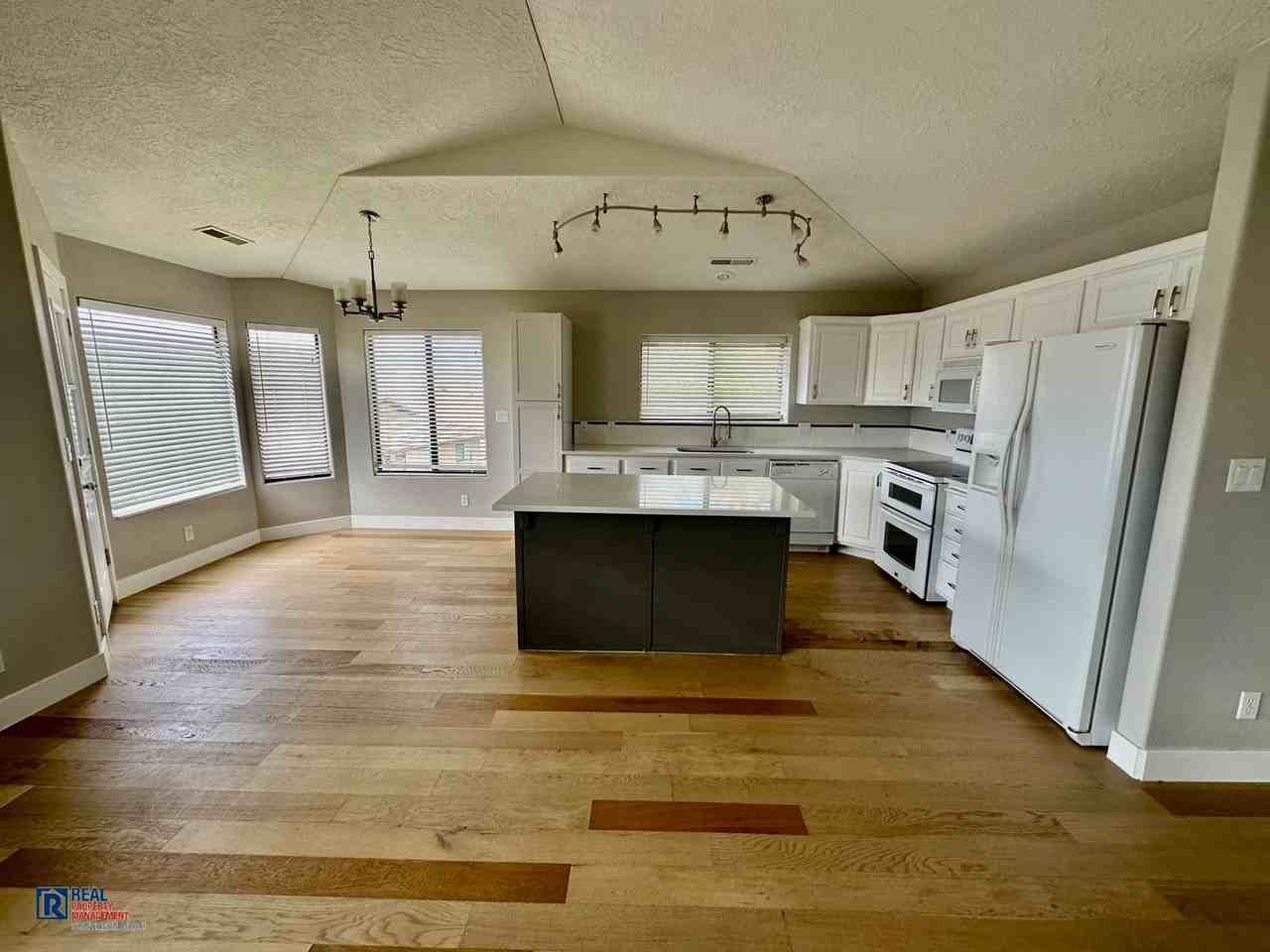 2354 S Hampton Rd - Photo 7 of 28