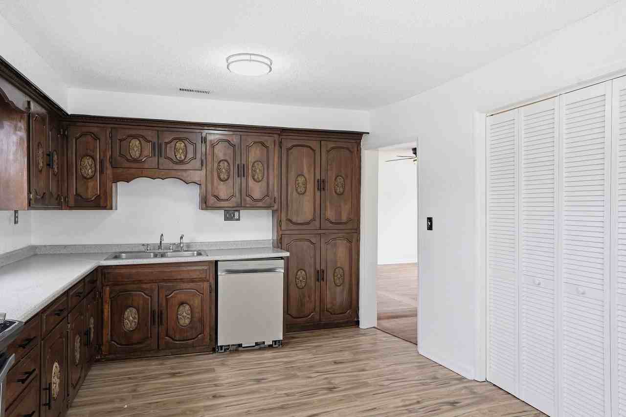 220 Brooklyn Ave - Photo 2 of 24
