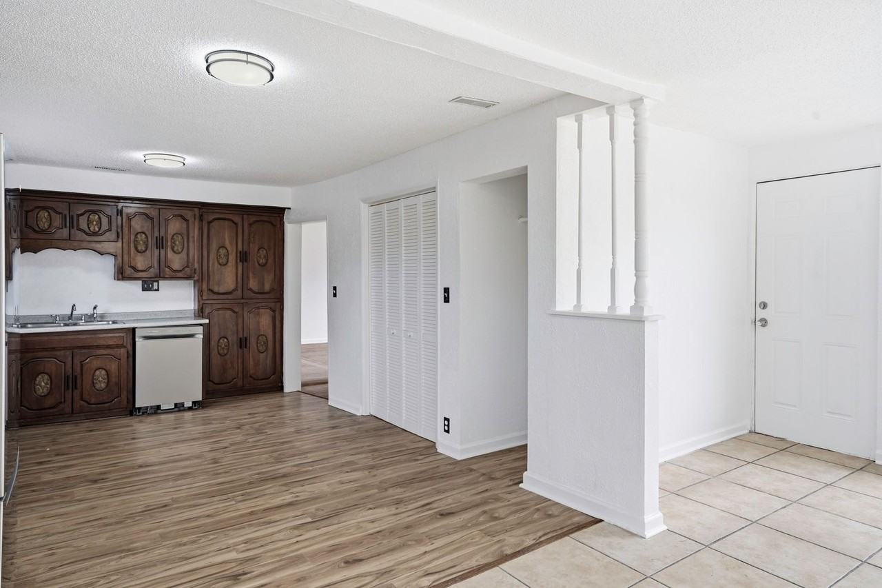 220 Brooklyn Ave - Photo 3 of 24