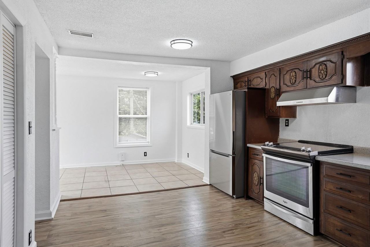 220 Brooklyn Ave - Photo 6 of 24