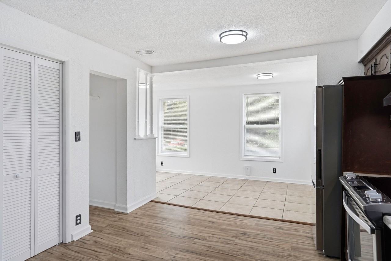 220 Brooklyn Ave - Photo 7 of 24