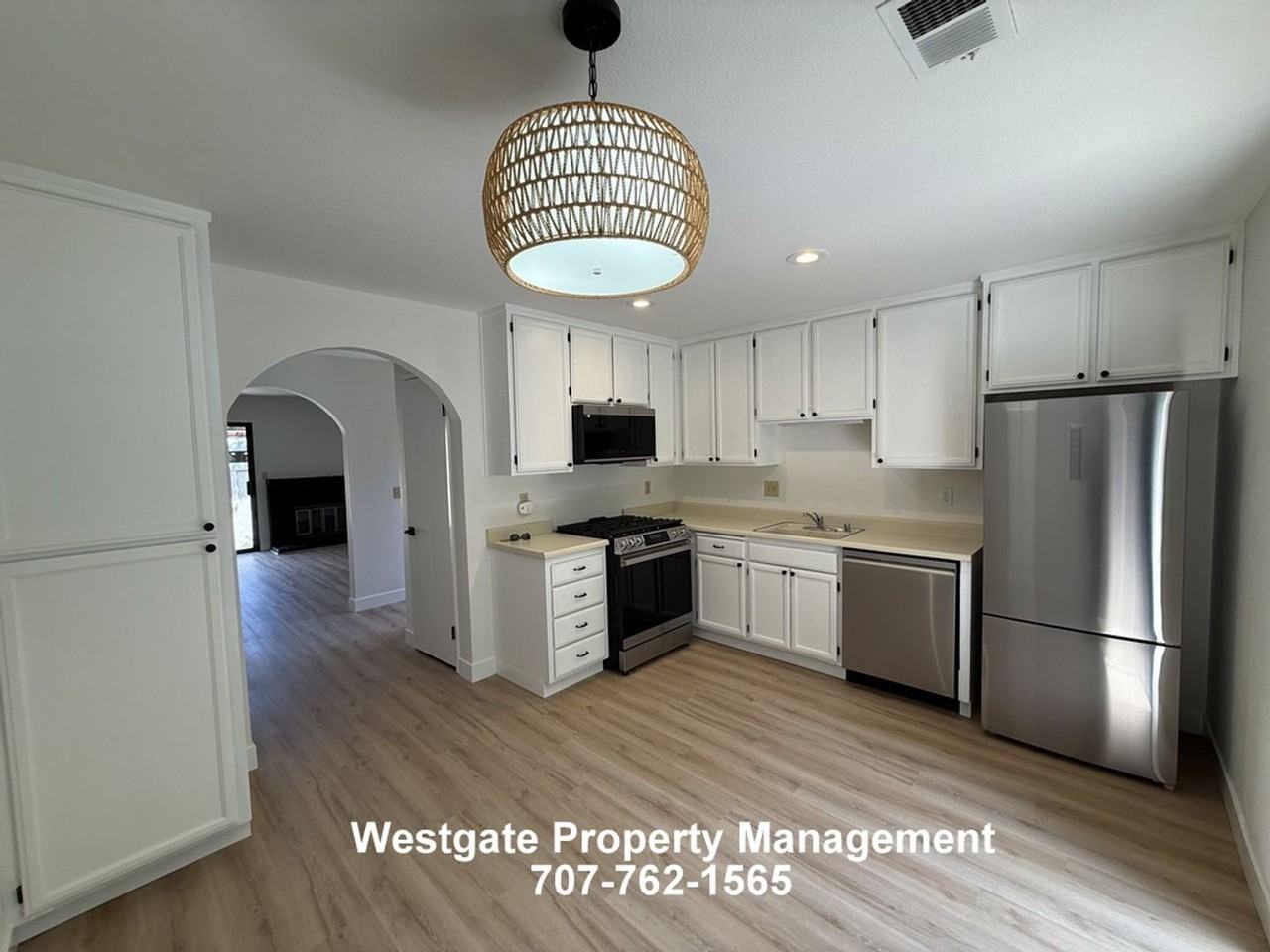240 Park Place Dr - Photo 4 of 12