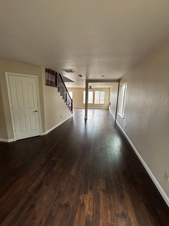 866 Papaya St - Photo 4 of 20